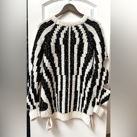 Burryco. Zebra Print Cut Out Sweater - Picture 2 of 5